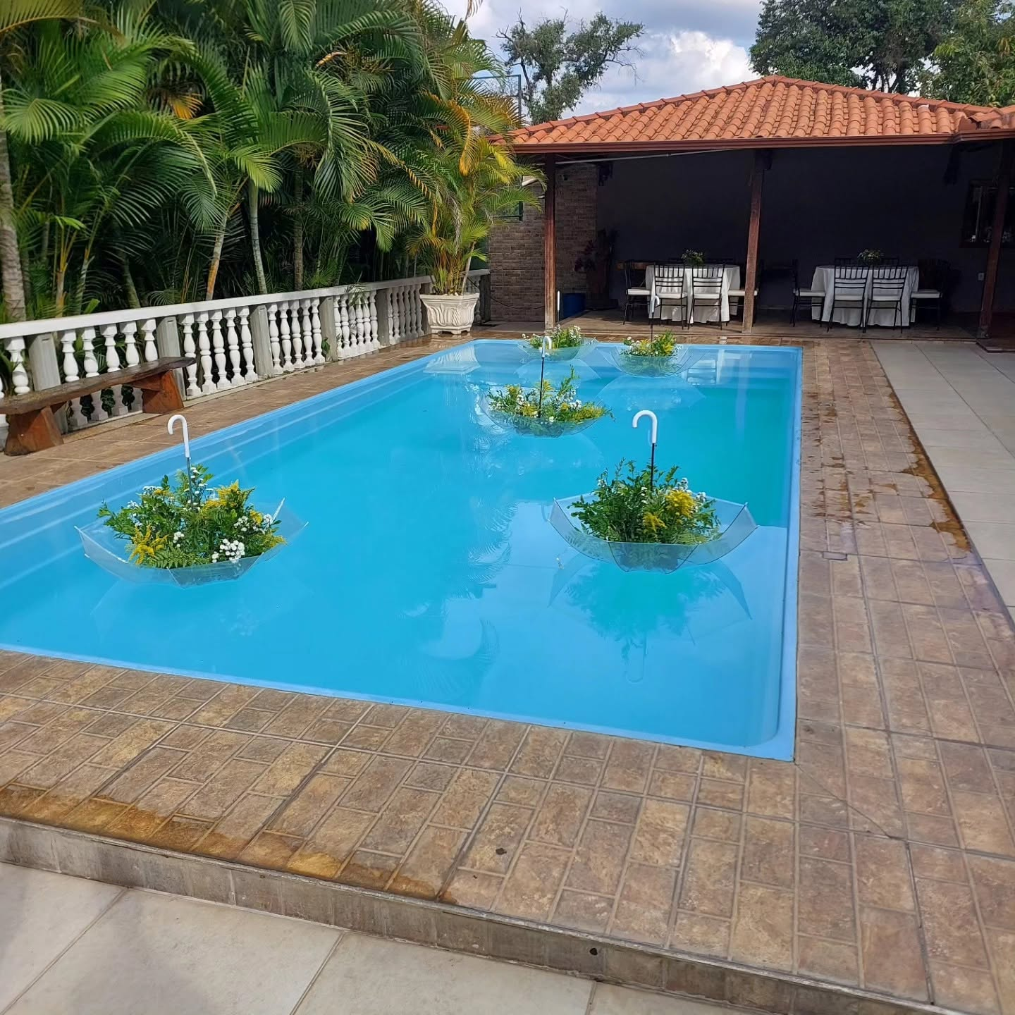 Piscina e espaço de lazer do Sítio Recanto do Guerreiro em São José da Lapa